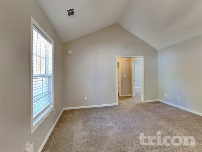 Foto del edificio - 410 Red Oak Ct