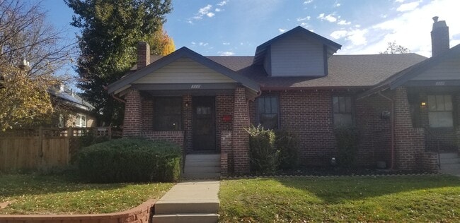 Building Photo - GORGEOUS HALF-DUPLEX 1 BLOCK FROM WASH PAR...