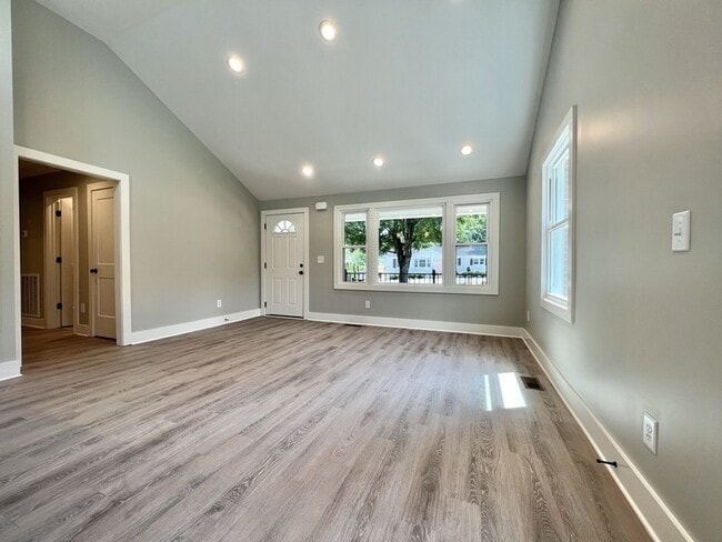 Building Photo - 307 James Ave