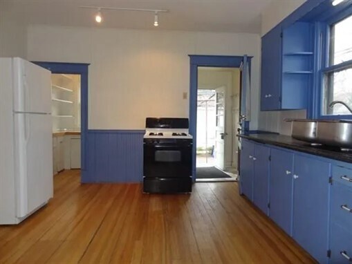 Foto del edificio - 320 N Dodge St