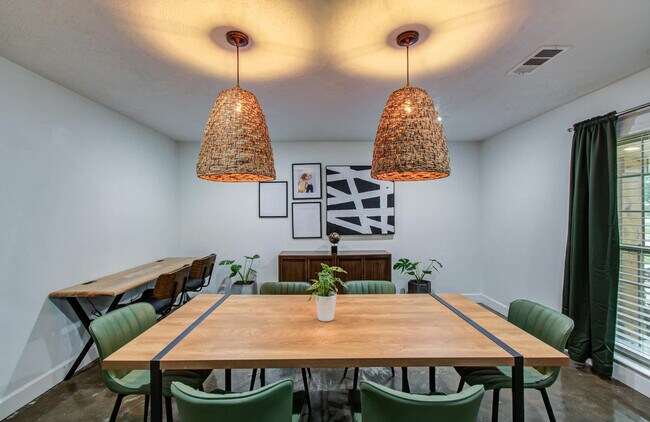 Building Photo - 11714 Hillcroft St