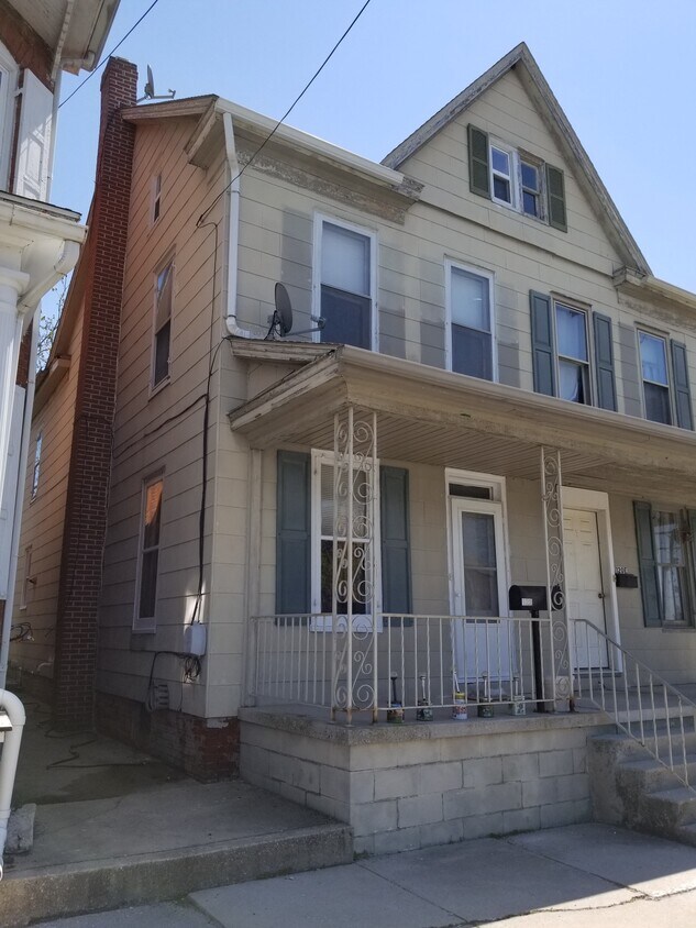 122 E. Hanover St - Front - 122 E Hanover St