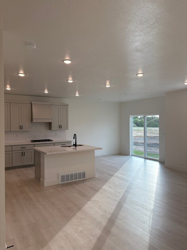 Foto del edificio - 2770 W Aurora Ave