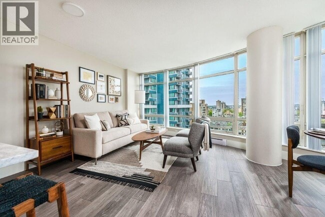 Building Photo - 1288 Alberni St