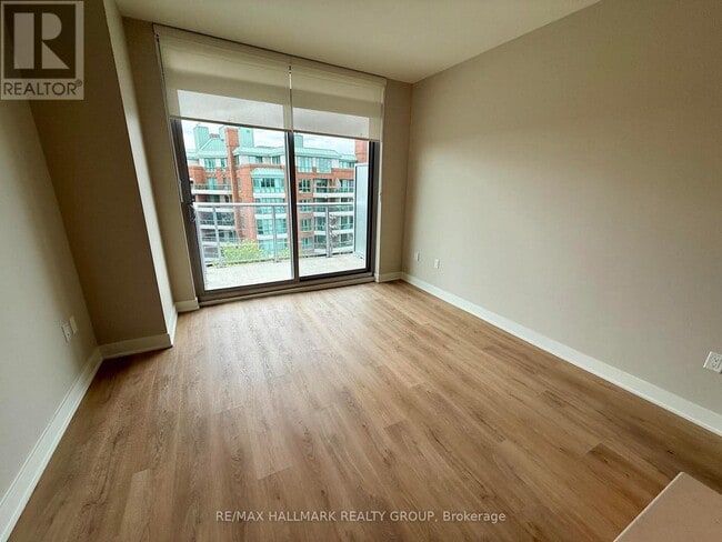 Building Photo - 275 Carling Ave
