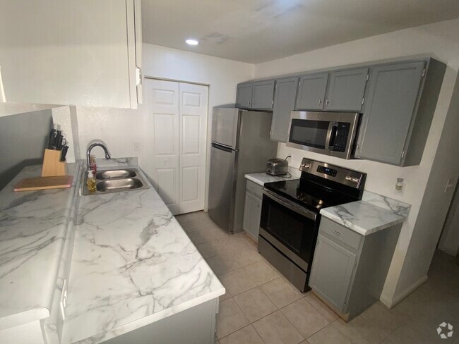 Building Photo - 2195 Timberwood Cir N
