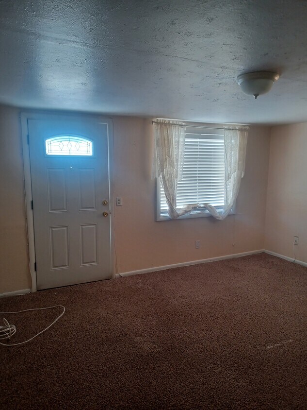 Foto principal - 8244 W 8th St