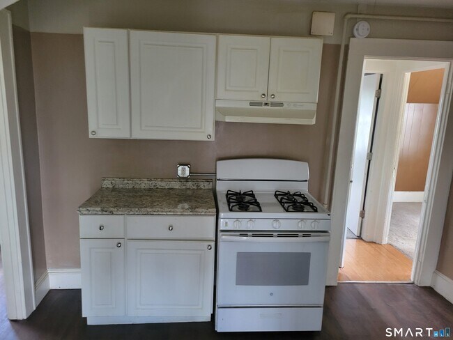 Foto del edificio - 784 Honeyspot Rd
