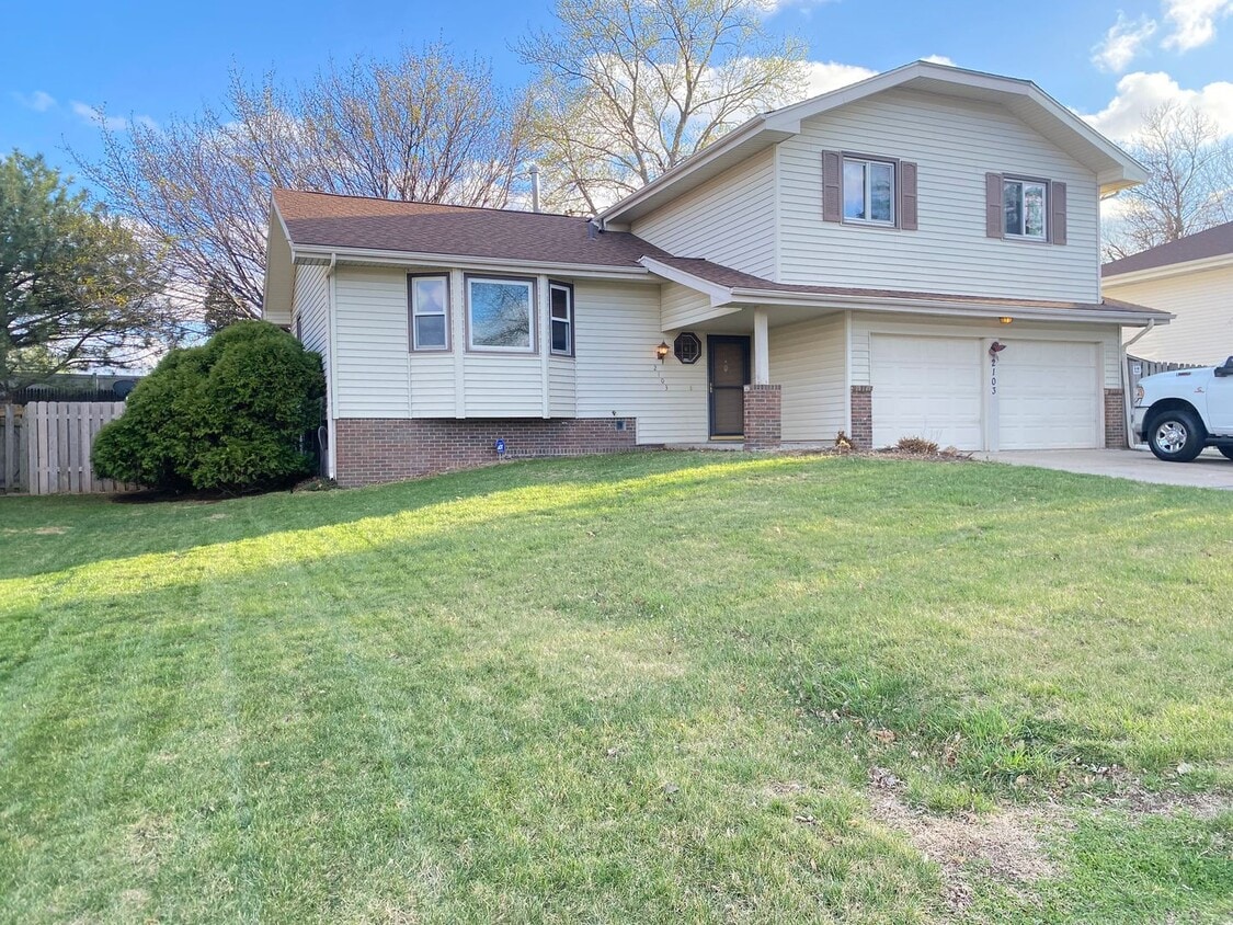 3BD, 2BTH Bellevue Charmer Ready for YOU, $2,300!! - 3BD, 2BTH Bellevue Charmer Ready for YOU, $2,300!!