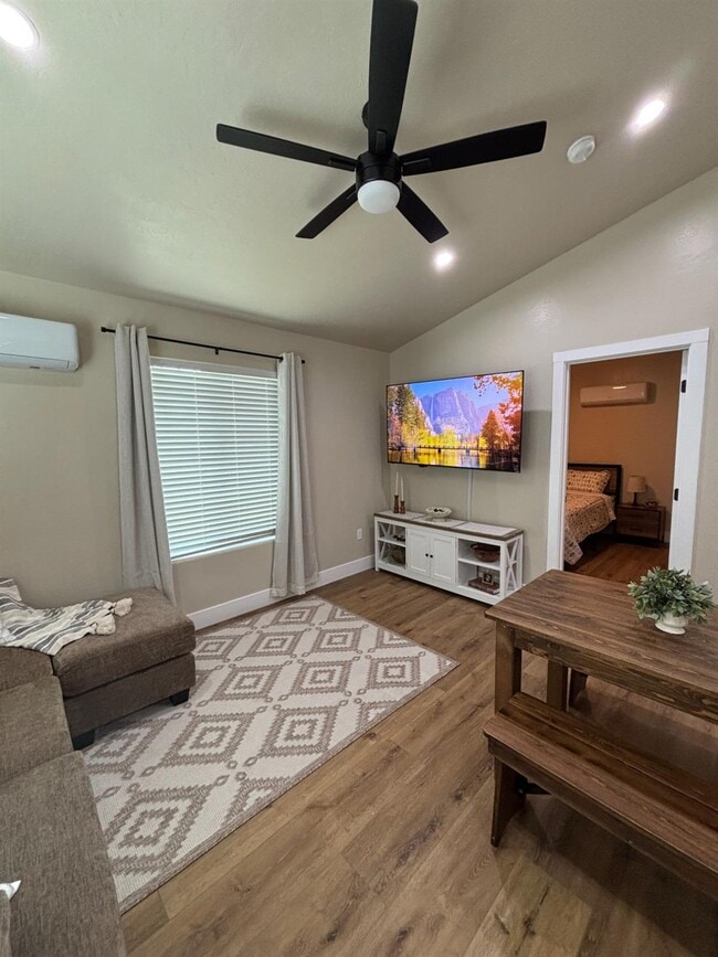 Foto del edificio - 5931 E Dayton Ave