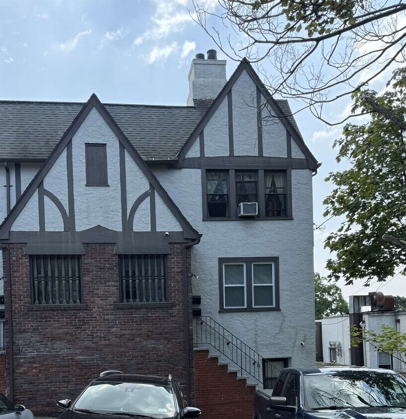 Primary Photo - 239-10 Poplar St
