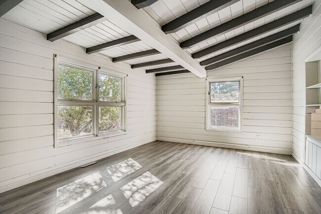 Foto del edificio - Charming Ranch Home with Spacious Yard and...