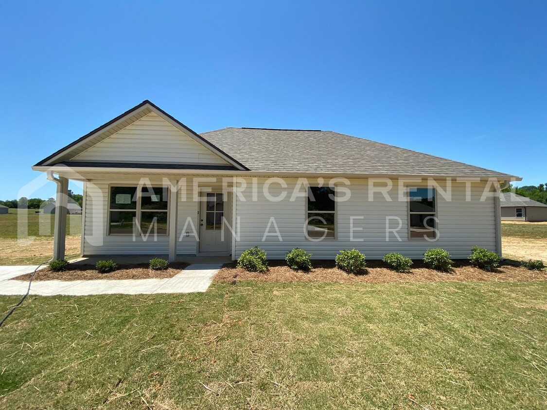 Foto principal - Beautiful Home for Rent in Talladega, AL!!...