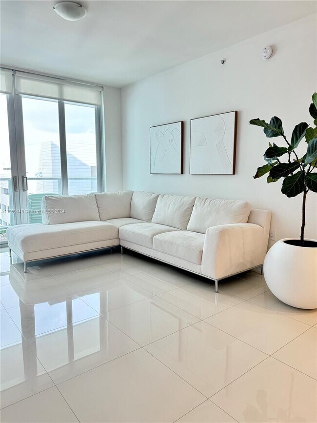 Foto del edificio - 7825 NW 107th Ave