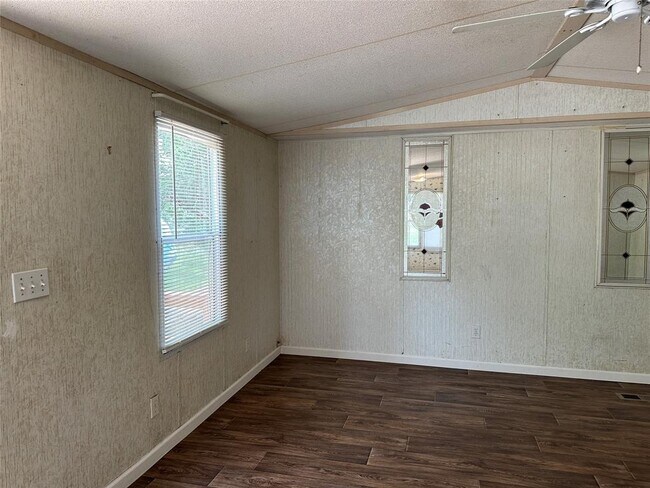 Building Photo - 125 Boxwood Dr