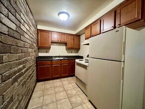 Building Photo - 110 Kellywood Manor