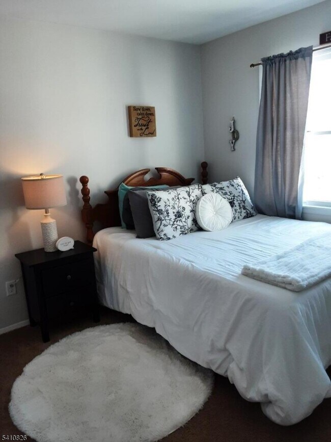 Foto del edificio - 309 Mountain Lake Rd