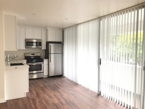 Building Photo - 1627 N Poinsettia Pl