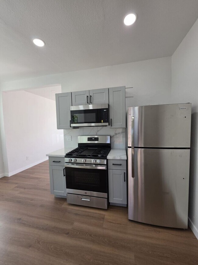 Building Photo - 3260-64 Steel Steet