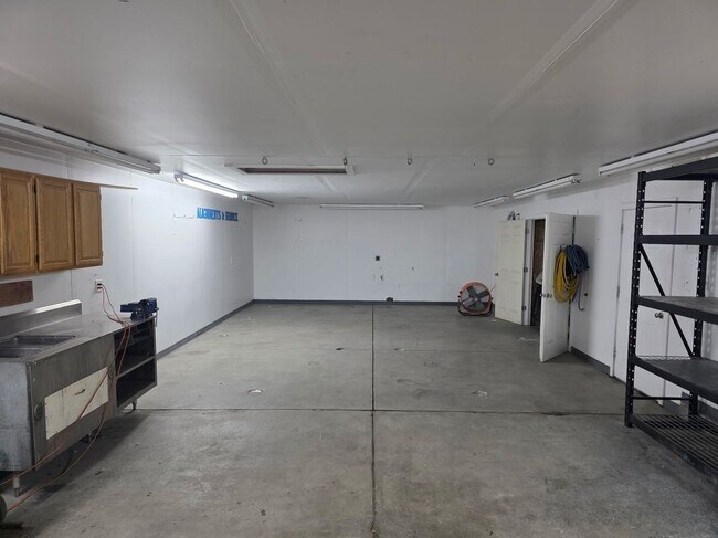 Foto del edificio - 8130 S Estes St