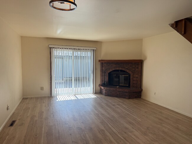 Foto del edificio - 3025 W Stuart St