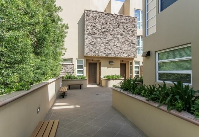 Foto principal - 14424 Dickens St