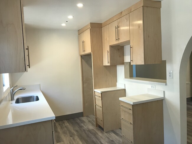 Foto del edificio - 3729 Clarington Ave