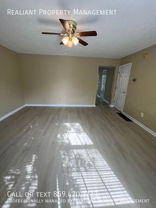 Foto del edificio - 155 Garnett Drive-