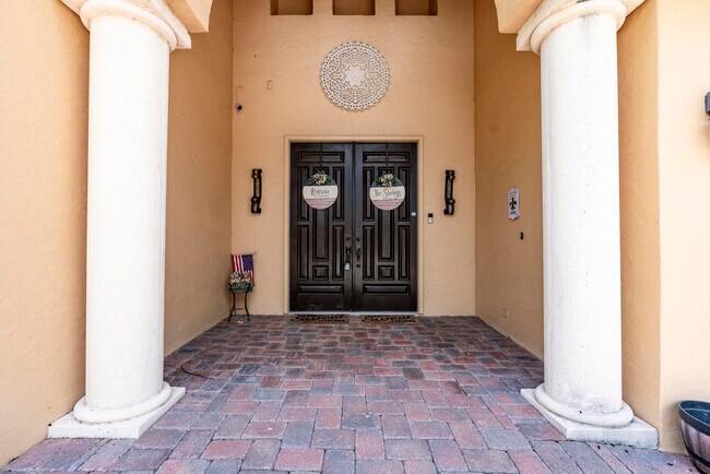 Building Photo - 885 SW Grand Reserves Blvd