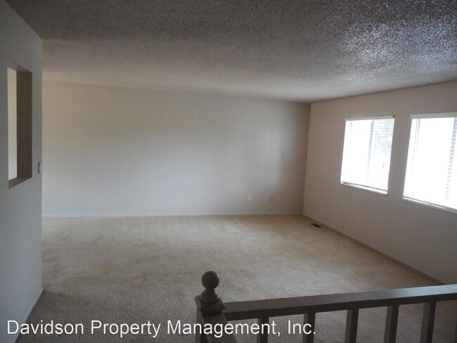 Building Photo - 4 br, 2.5 bath House - 3170 Montebello Dr W