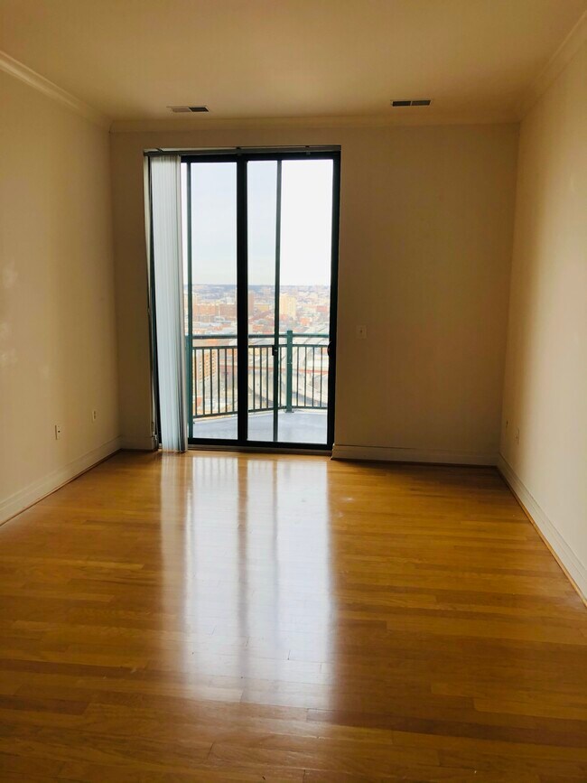 Living room - 414 Water St