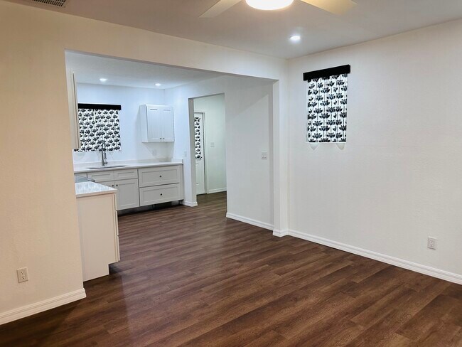 Building Photo - 329 NE 2nd St