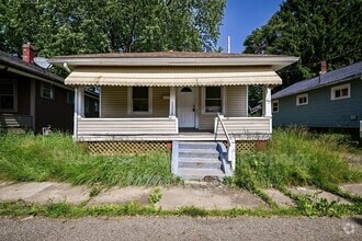 Building Photo - 1328 Struble Ave NE