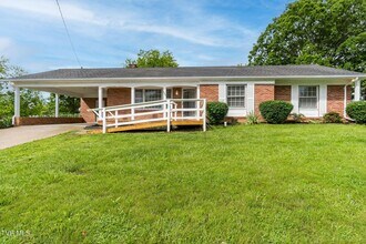 Building Photo - 402 Crockett Ln