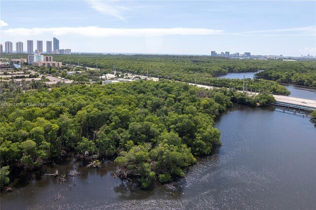 Foto del edificio - 16385 Biscayne Blvd