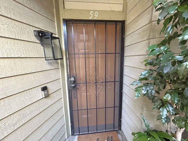 Foto del edificio - COUNTRY MILE RD POMONA 91766 (2 BED / 2 BATH)