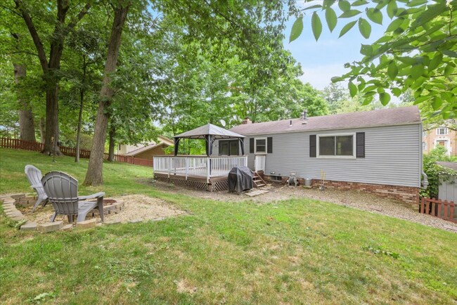 Foto del edificio - 399 Carmell Dr