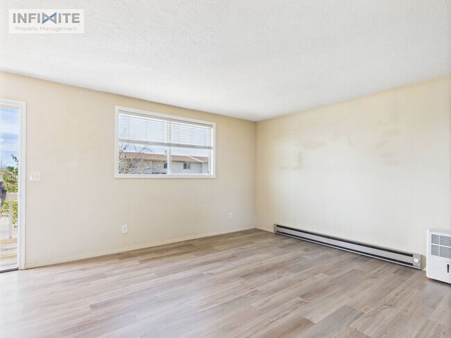 Foto del edificio - 2 Bed | 1 Bath | 884 Sq Ft