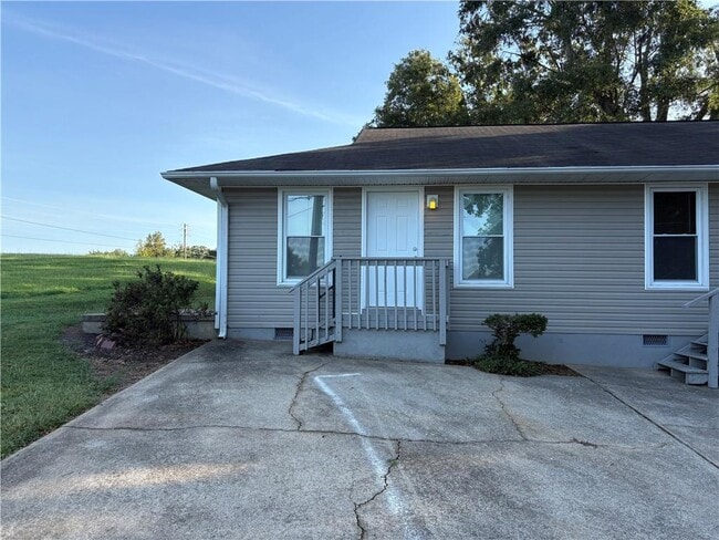 Building Photo - 3749 Old Plainview Rd