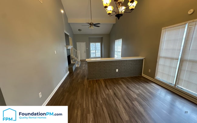 Building Photo - 377 Taylors Way