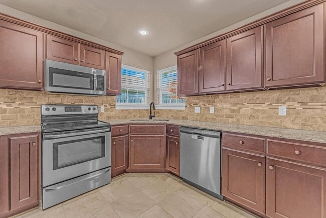 Building Photo - Beautiful 3-Bedroom Home with Open Layout ...