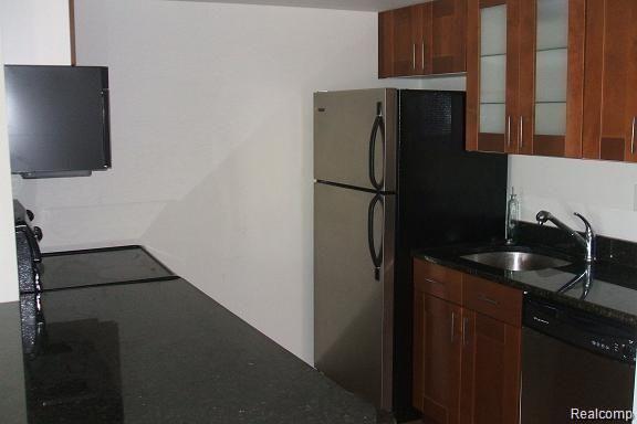 Building Photo - 2840 Davison Ave