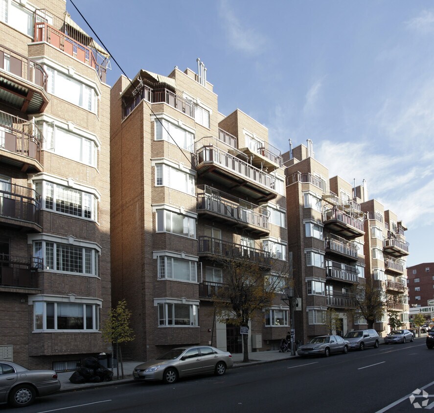 Foto principal - 777 Bedford Ave