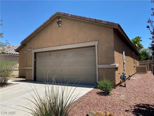 Building Photo - 1000 Aspen Cliff Dr