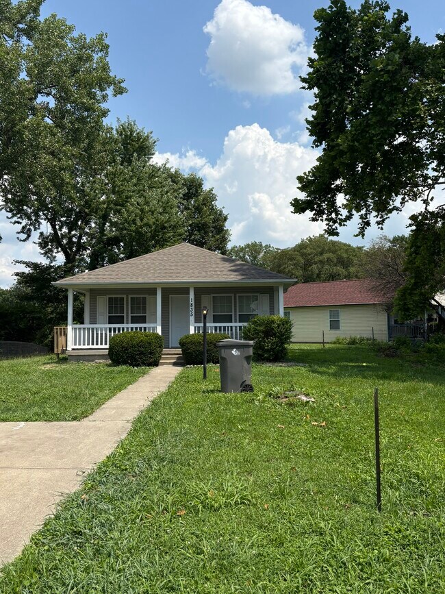 Building Photo - 1835 Carpenter Cir