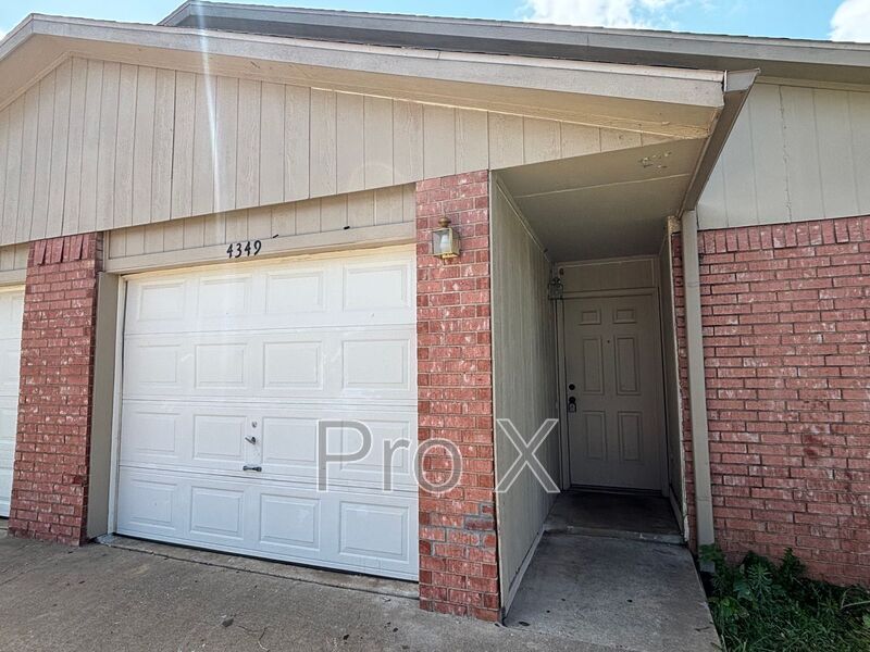 Primary Photo - 4349 W Bluebird St