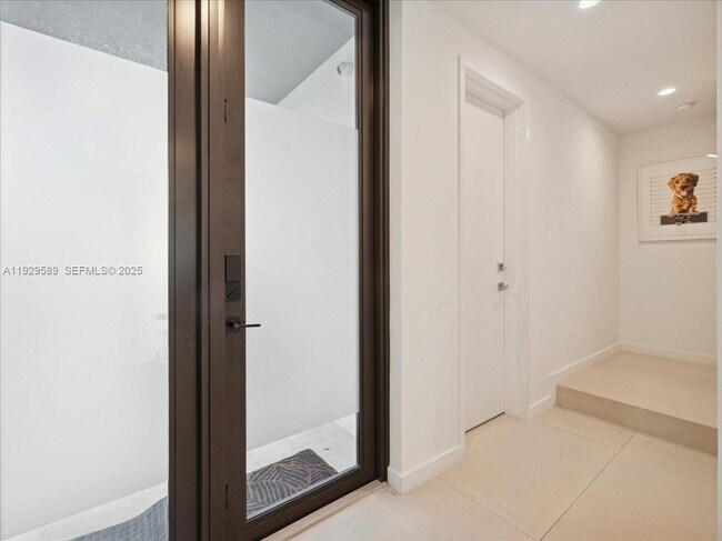 Foto del edificio - 3458 Day Ave