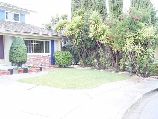 Building Photo - 123 Corrinne Ct