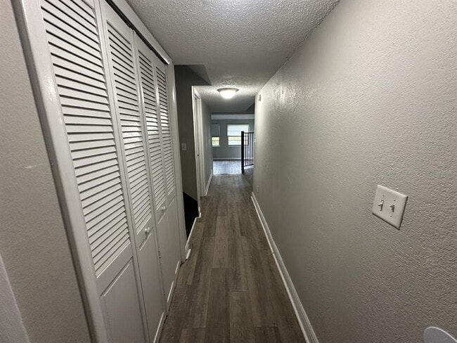 Foto del edificio - 1108 Country Club Ln