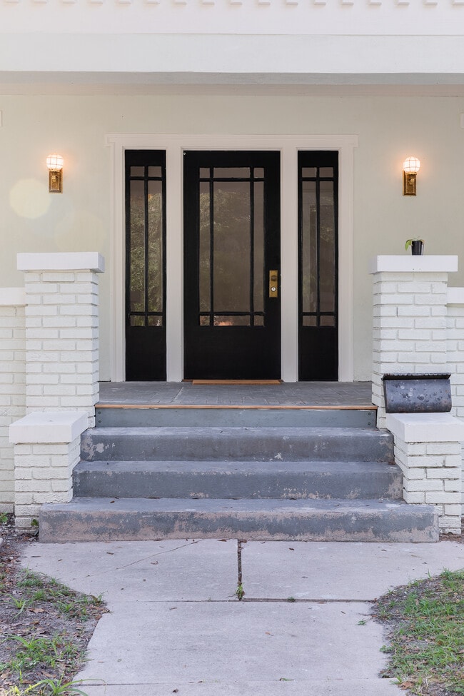Building Photo - 230 N Arlington Ave